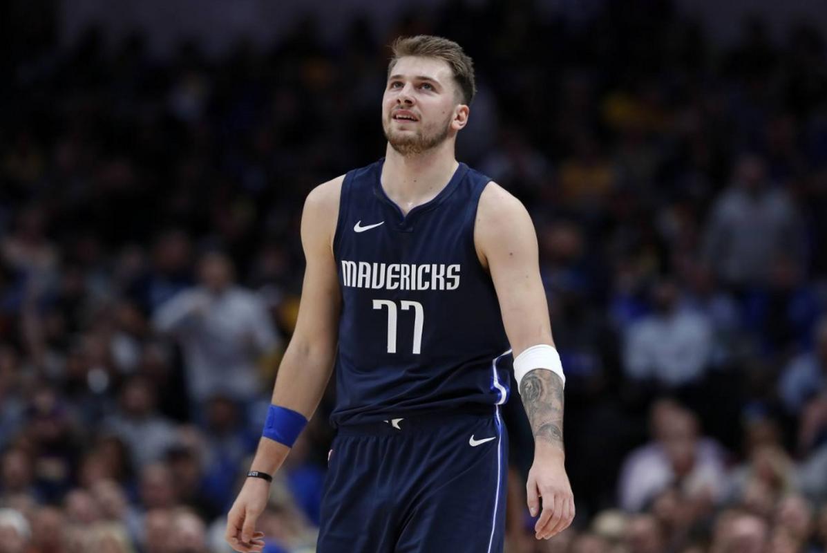 他对年轻球 他对年轻球