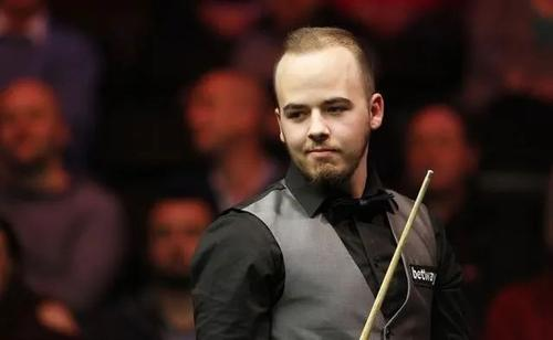 一边又被强 一边又被强