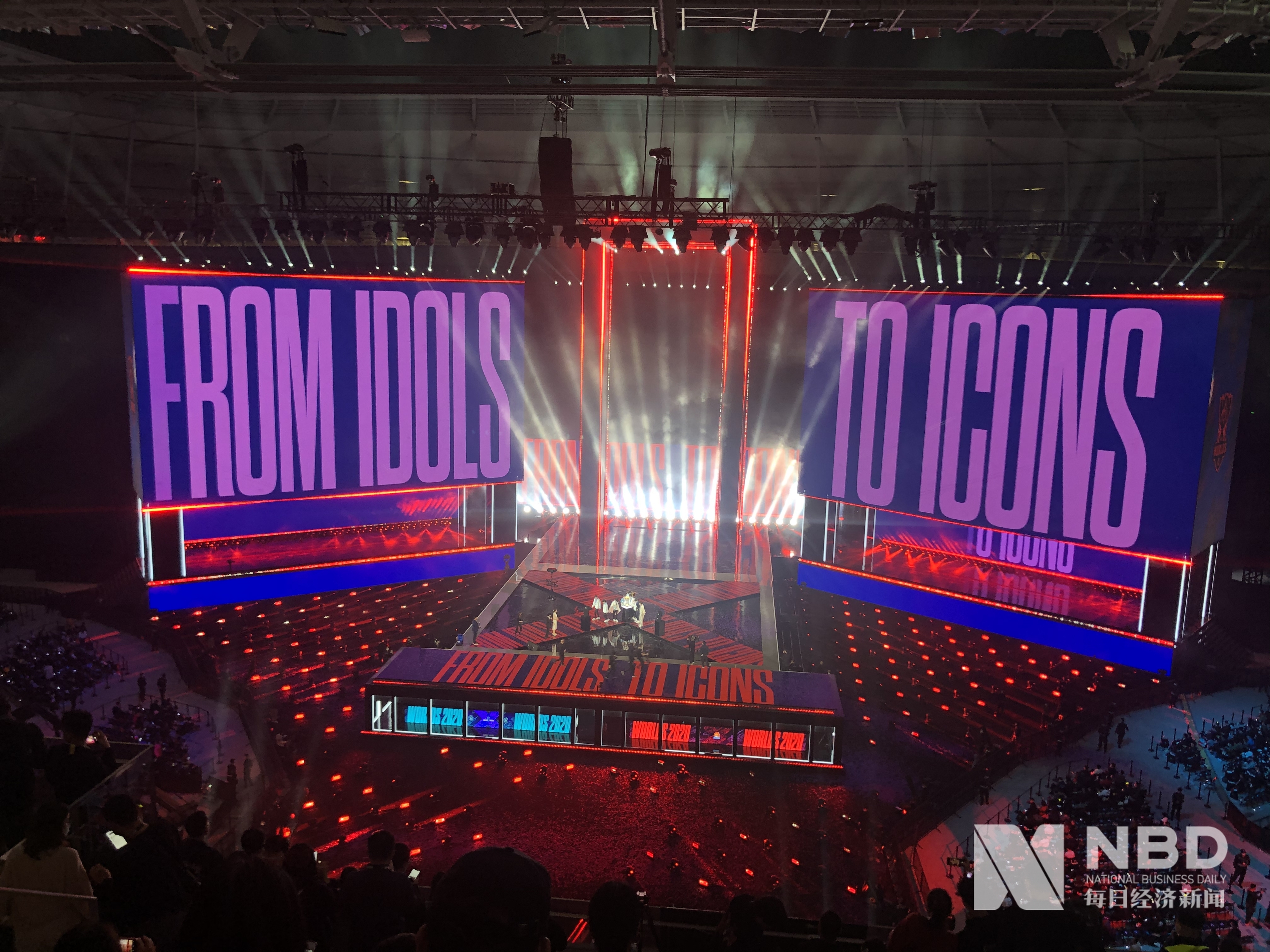 展的年轻球 展的年轻球